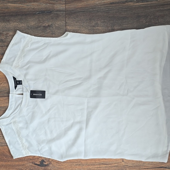 Rw& Co.-Basic Silky Front Crepe Cap Sleeve Blouse with lace details top - Picture 4 of 8